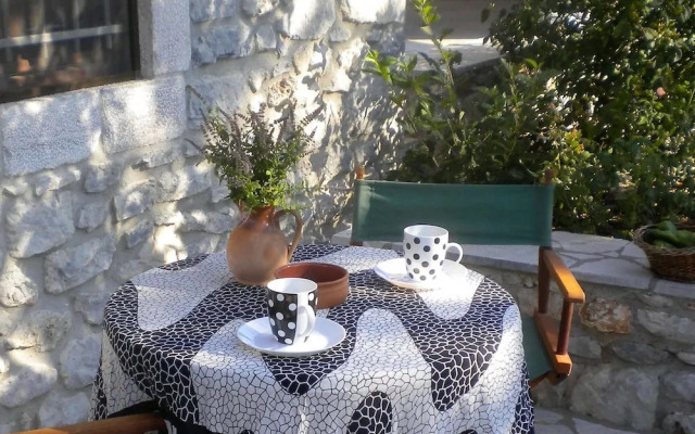 Holiday Home With Garden in Leonidio