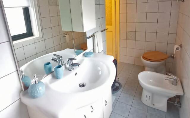 Stunning 3-bed House in Gallinaro, Aircon and Pool