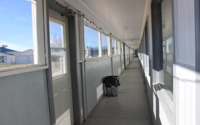 Raval Paradise Motel & RV Park