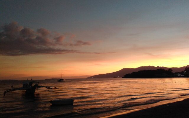 Mango's Beachfront Resort