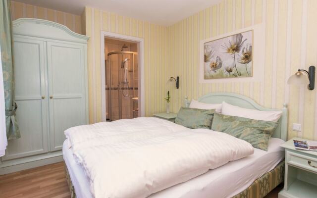 Inviting Apartment in Warnemünde near Golf Course