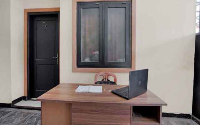 OYO 90477 Kedung Anyar Residence