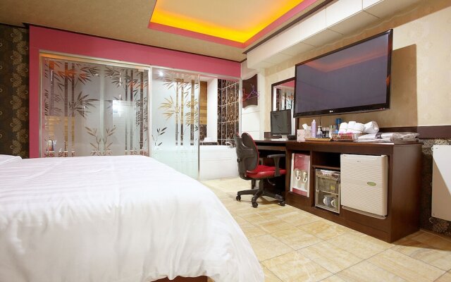 Boom Hotel