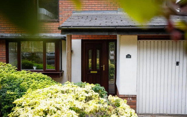 Stylish family home in desirable Penylan + Parking