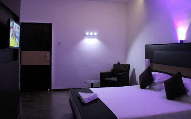 Hotel The Home