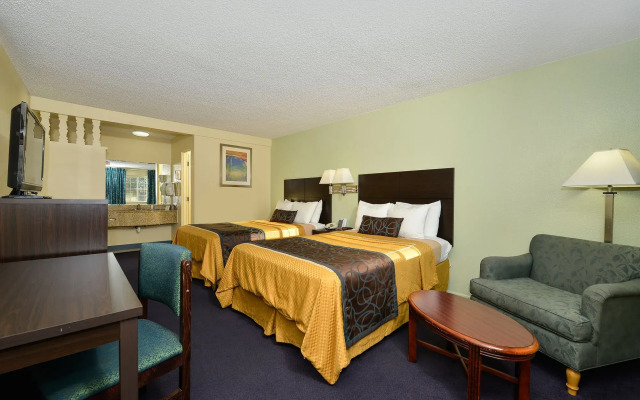 University Inn & Suites
