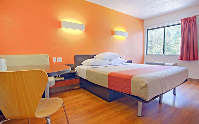 Motel 6 East Brunswick, NJ