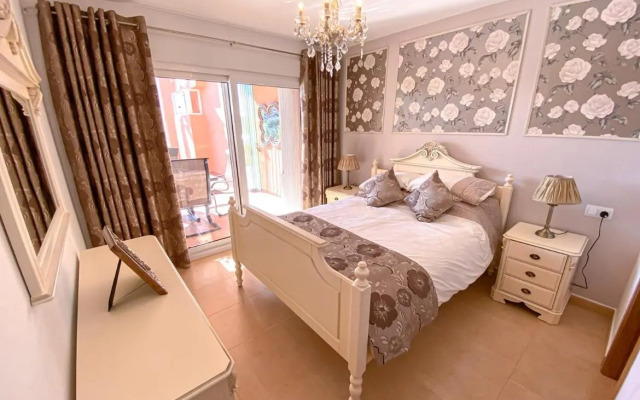 Luxury South Facing Groundfloor Apt