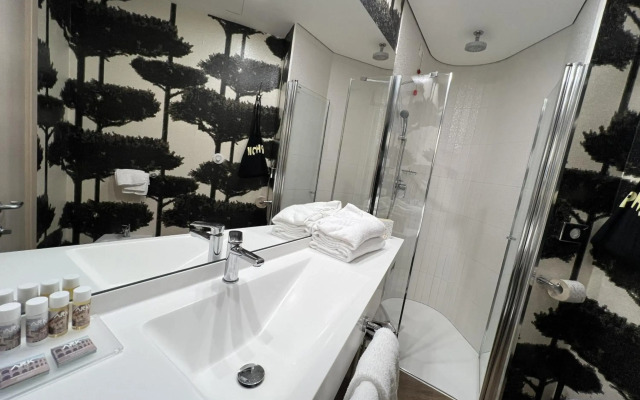 Ark Hotel