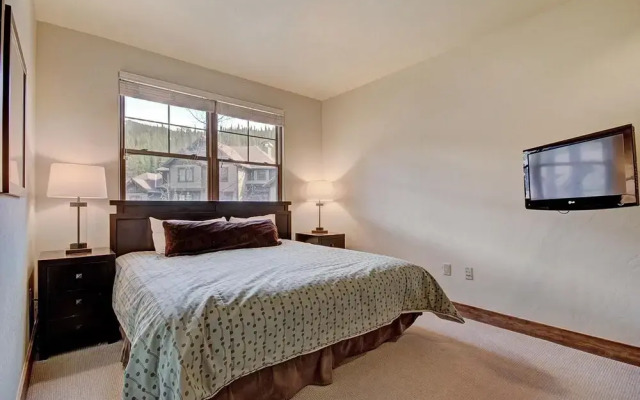 The Perfect Condo in West Village, Big Deck and next to the lift - CA1203 by RedAwning