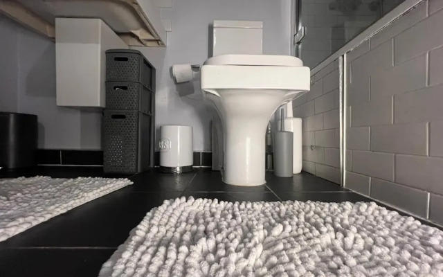 My Sky London House Near Attractions