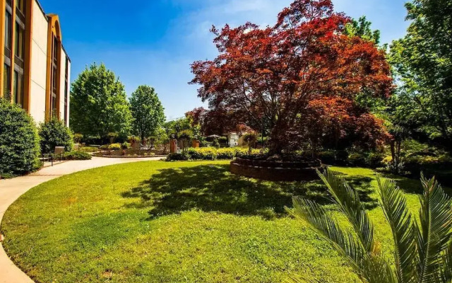 Holiday Inn Gainesville-Lanier Centre