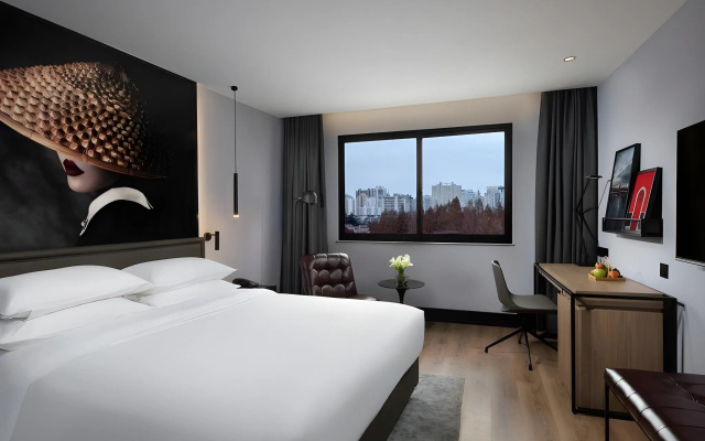 Radisson Red Shanghai Wujiaochang Hotel – Guest Rooms – Shanghai