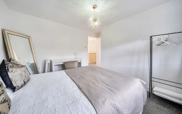 Luxury 2-bed Apartment Lindley Huddersfield