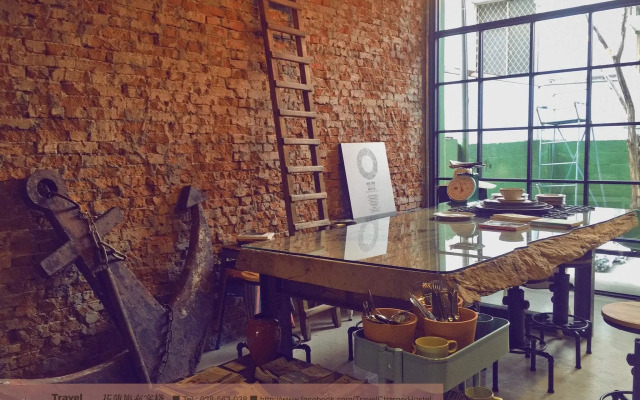 Travel Charger Hostel