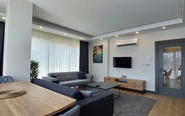 New Flat Large Living Space 1 Close to Lara Beach