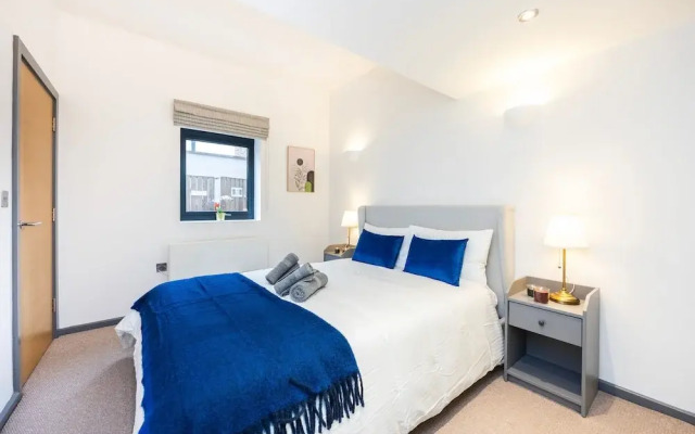 2 Bed 2 Bath Deluxe Flat in Kensington