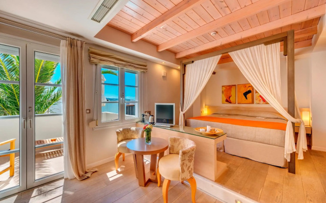 Nissaki Beach Hotel