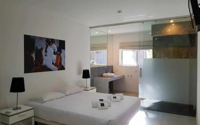Villa 8BD W private pool Tennis courts e Putt