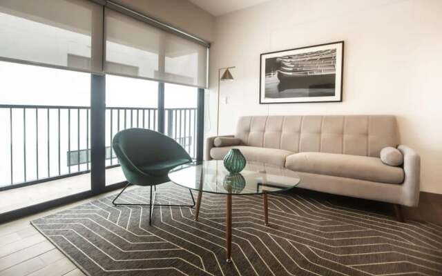 w Upscale 2BR in Miraflores