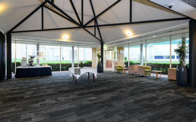 Lakeside Hotel and Conference Centre