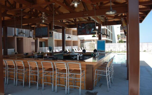 Castaway Beach Inn & Swim Up Bar