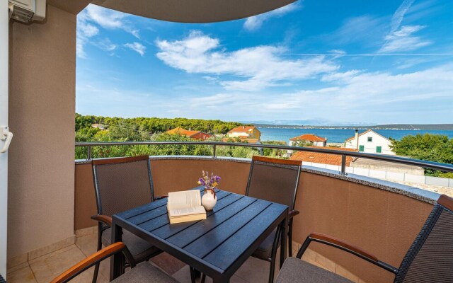 Amazing Home in Zdrelac With Wifi and 6 Bedrooms