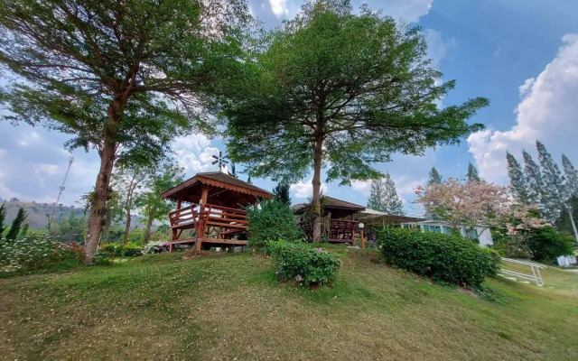 Tanaosri & Creekside Resort