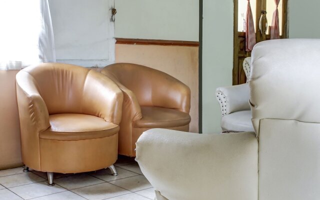 OYO 90316 Hotel Candri Pelaihari