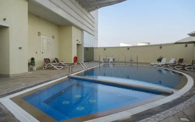 Stylish Studio Apartment in JLT With Lake Views!