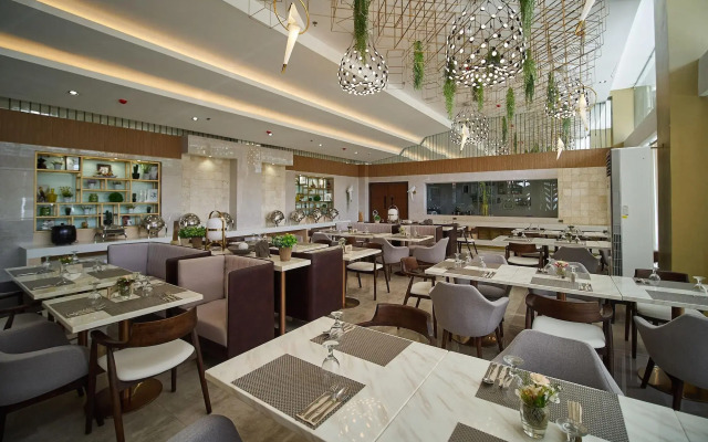 J7 Plaza Hotel