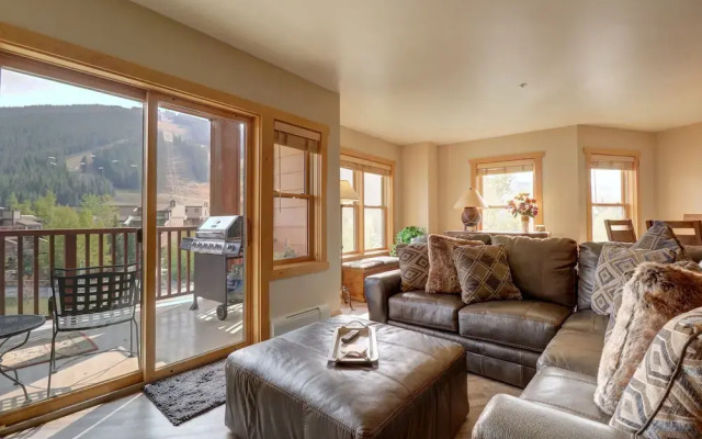 Newly Remodeled, Open Layout, with Incredible Views - CS302 by RedAwning
