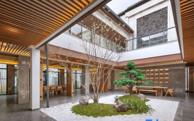 Wunvzhou Dreamless Lake Resort Hotel