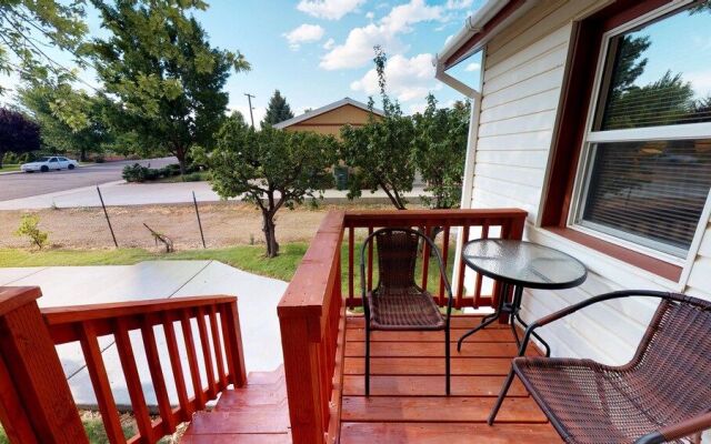 The Cozy Kokopelli Studio Cabin