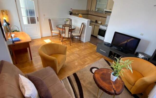 Lovely 1-bedroom apartment with free parking