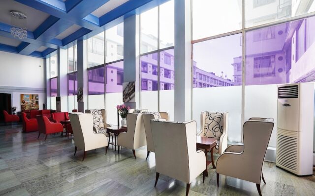 OYO Townhouse 781 Royal Palms Hotel