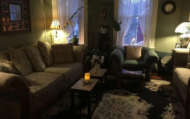Historic Iron Horse Inn