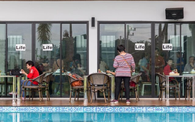 Life Grand Hotel