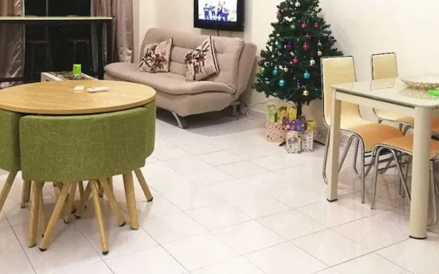 Cutie's Holiday Condominium