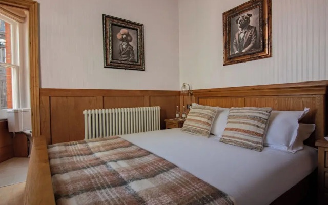 The Old Farmhouse Pub & Rooms