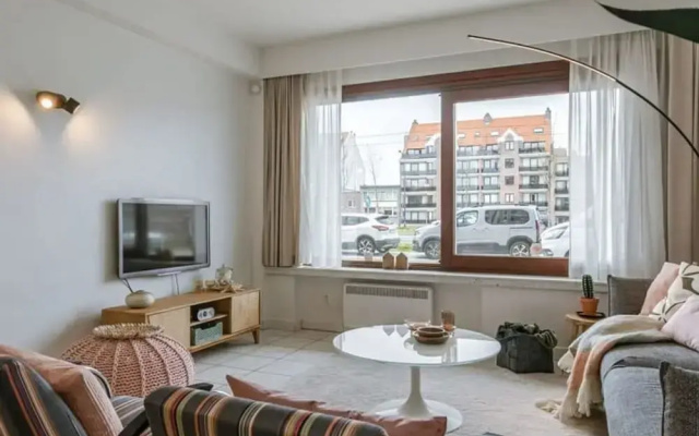 Boulevard Apartment Near the Beach