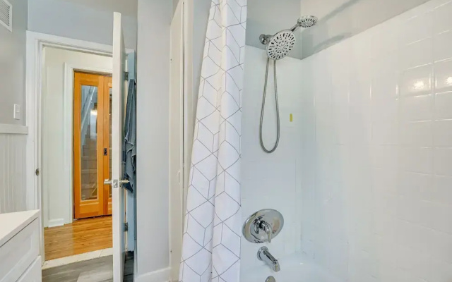 Pet-friendly Southfield House w/ Ping-pong Table!
