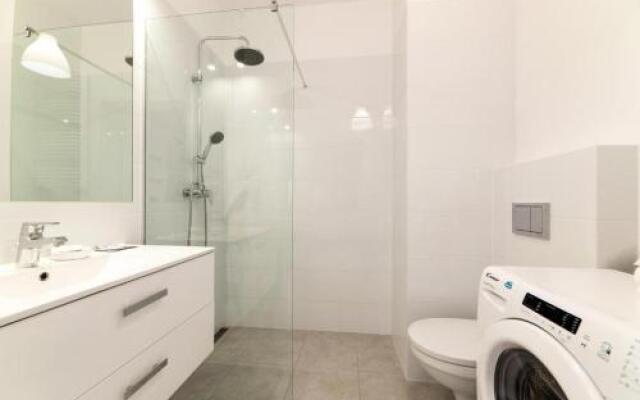 Warsaw Night Apartments Menica Residence