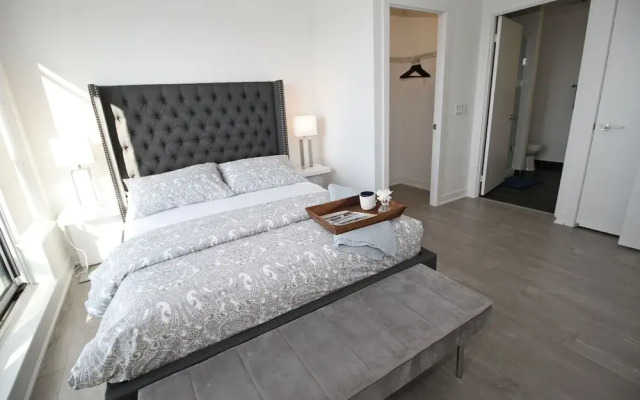 Luxury condos in Entertainment District
