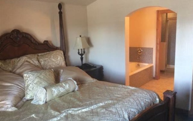 Hotel and Resort Rooms by Midway Lodging