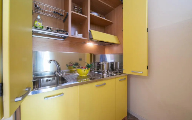 Yellow Apartment Desenzano With Smart TV