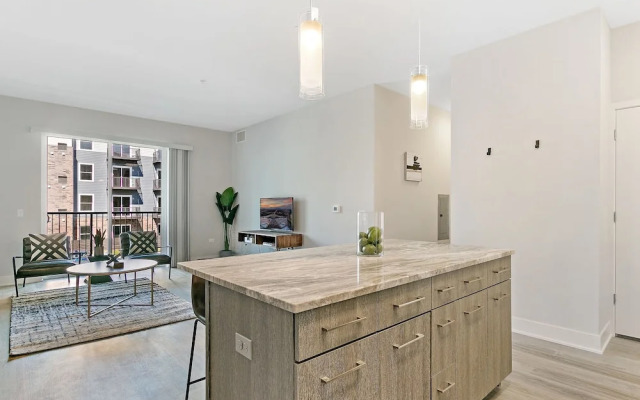 2BR Modern Living in Warrenville