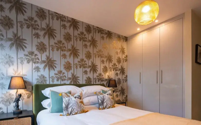 Super Vibrant 2 Bedroom With Parking
