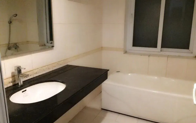 Westlake Hotel - Lac Long Quan