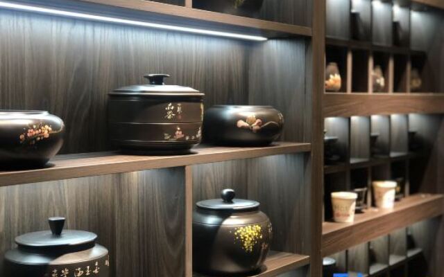 Xihan Hotel (Jianshui Ancient City Small Train Store)